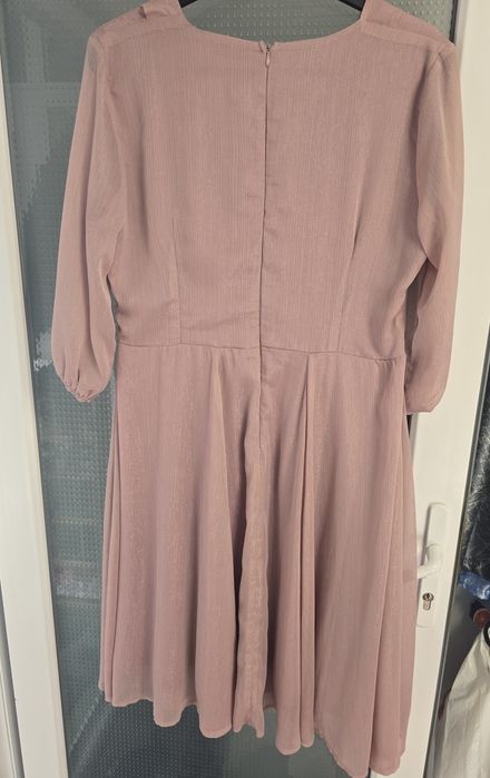 Rochie eleganta, avantajeaza siluata