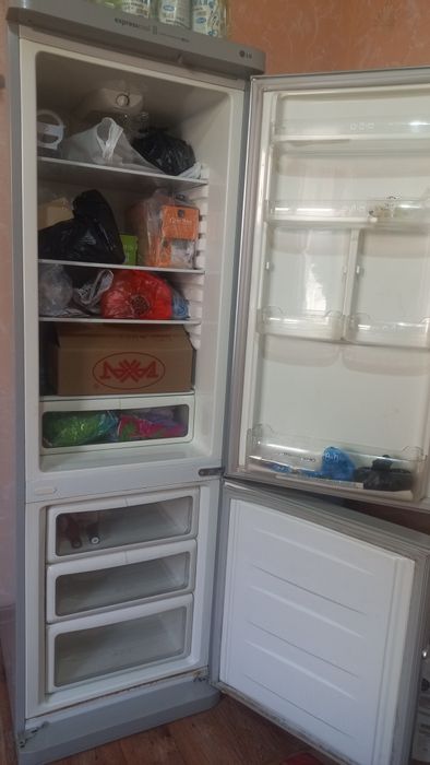 Холодильник LG..