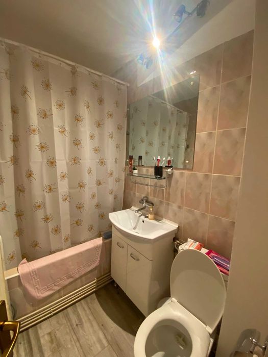 Inchiriez apartament cu 3 camere
