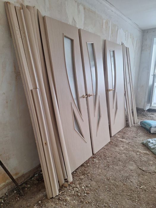 Межкомнатные двери 3 штуки