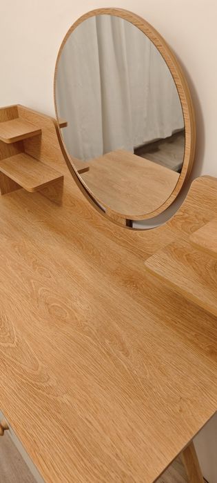 Măsuță machiaj cu oglinda