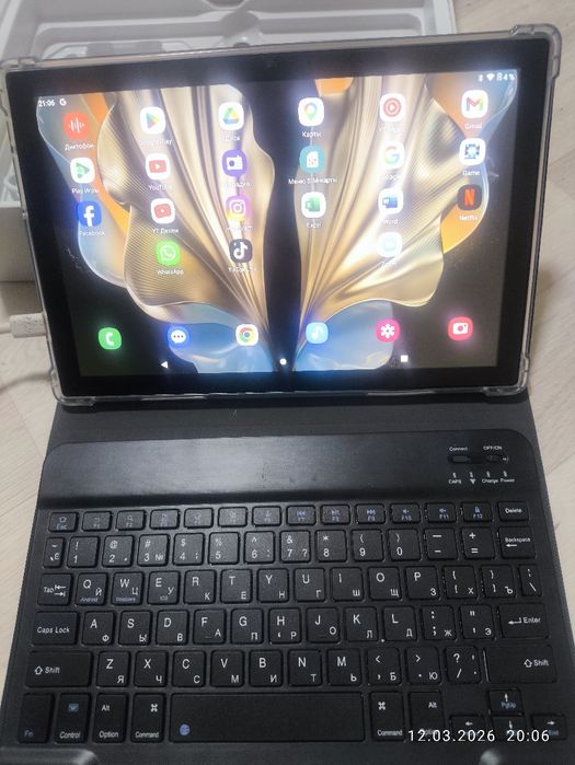 Продам планшет с клавиатурой