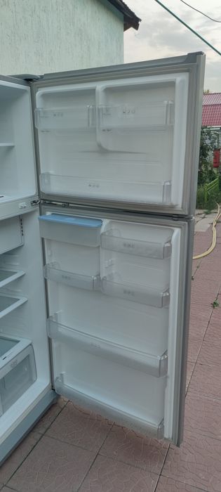 Холодильник Samsung