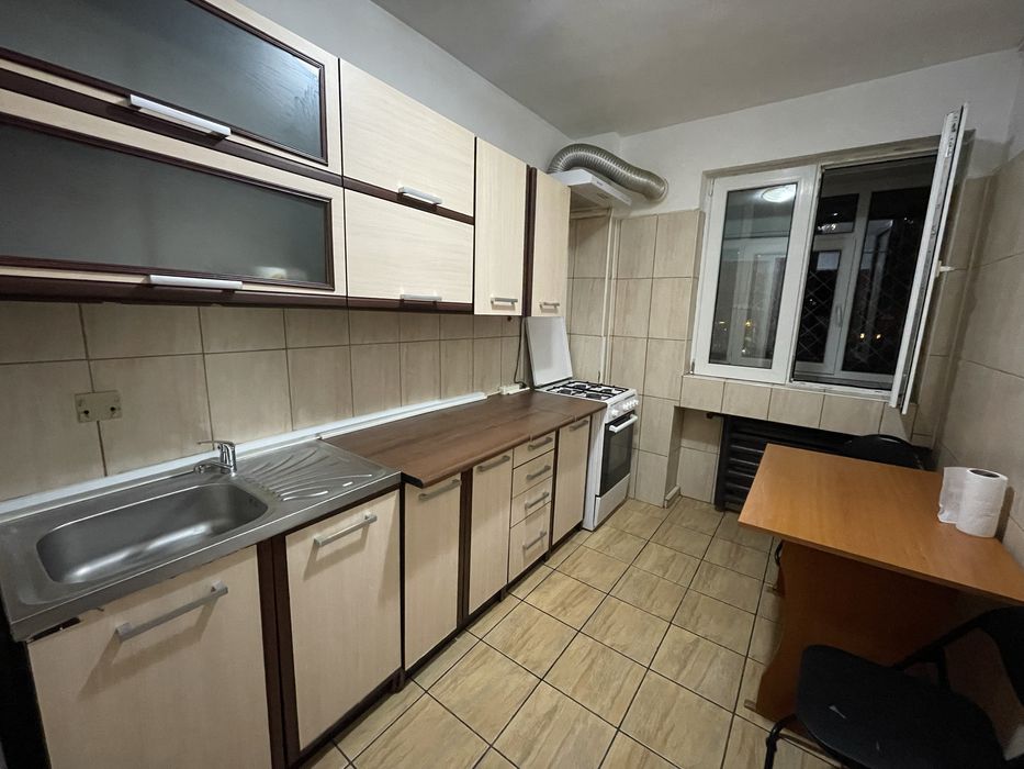 Proprietar apt 2 camere metrou la scara 1 Mai Chibrit calea Grivitei
