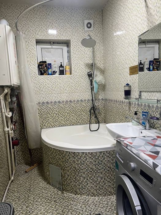 Продается дом 2 сотки в центре города цена 100000