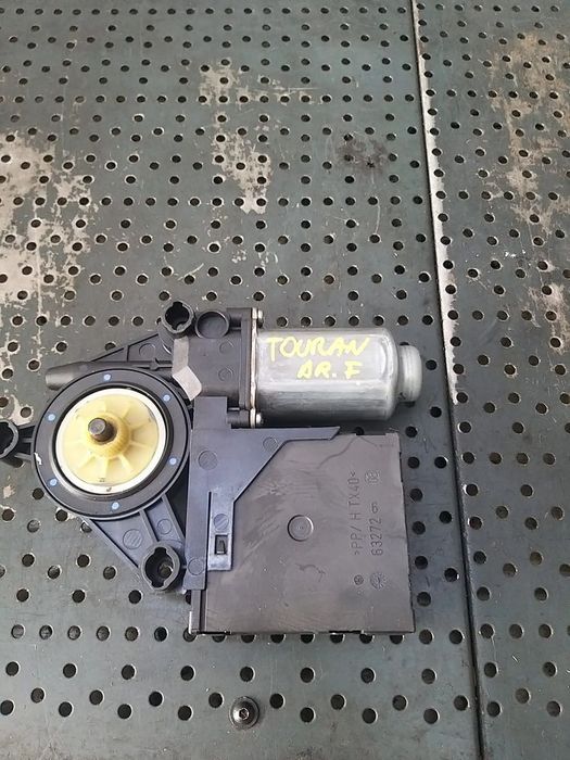 Motoras macara dreapta fata vw touran 1k0959792g 05074632 1t0959702b 400949a