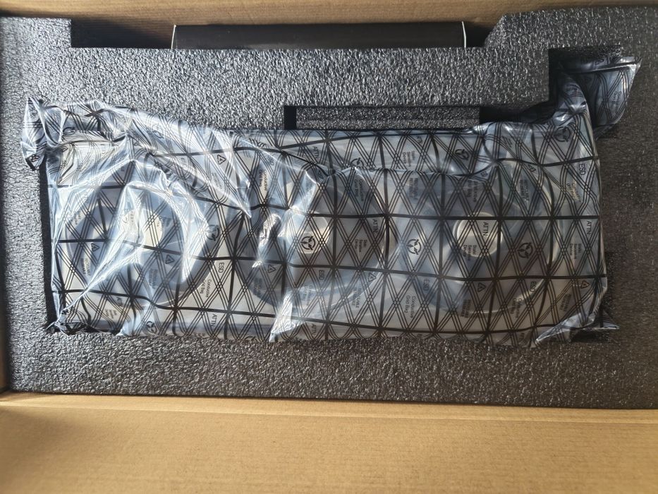 Vând Placa video AMD 7900 XTX 24 GB Sapphire NITRO+