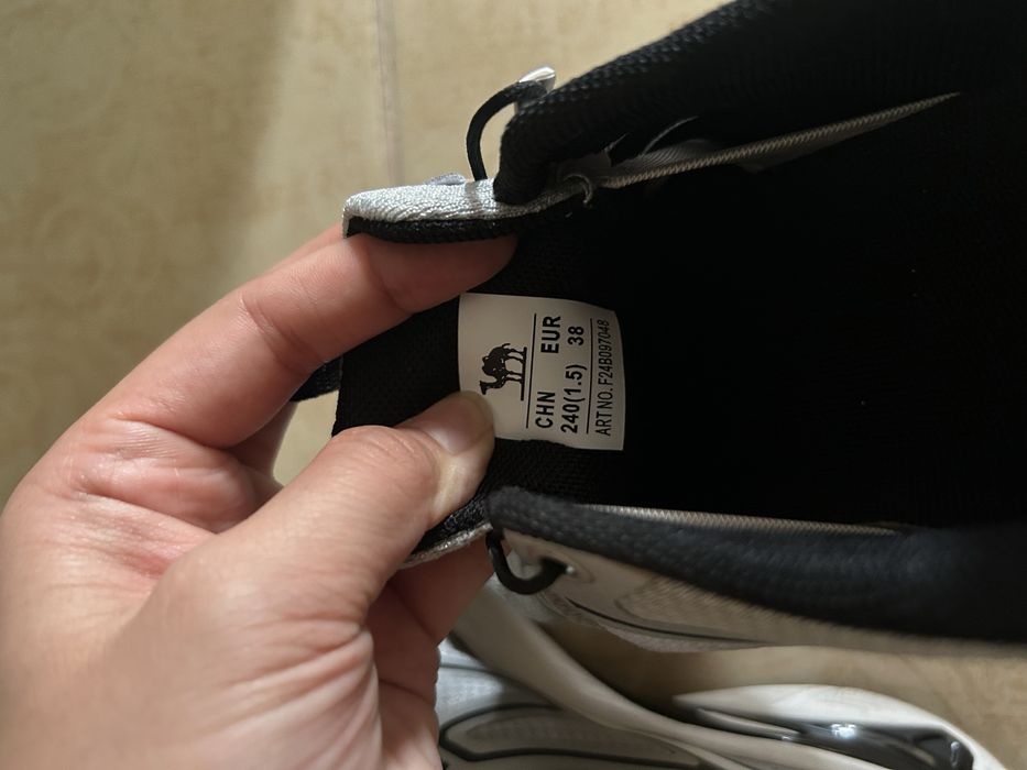 Кроссовки треккинговые 38р