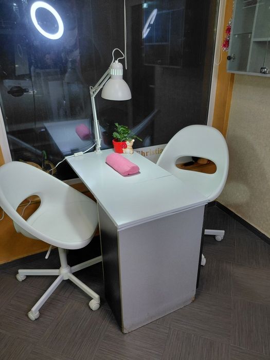 Отдавам работно място за маникюрист.Шумен топ център
