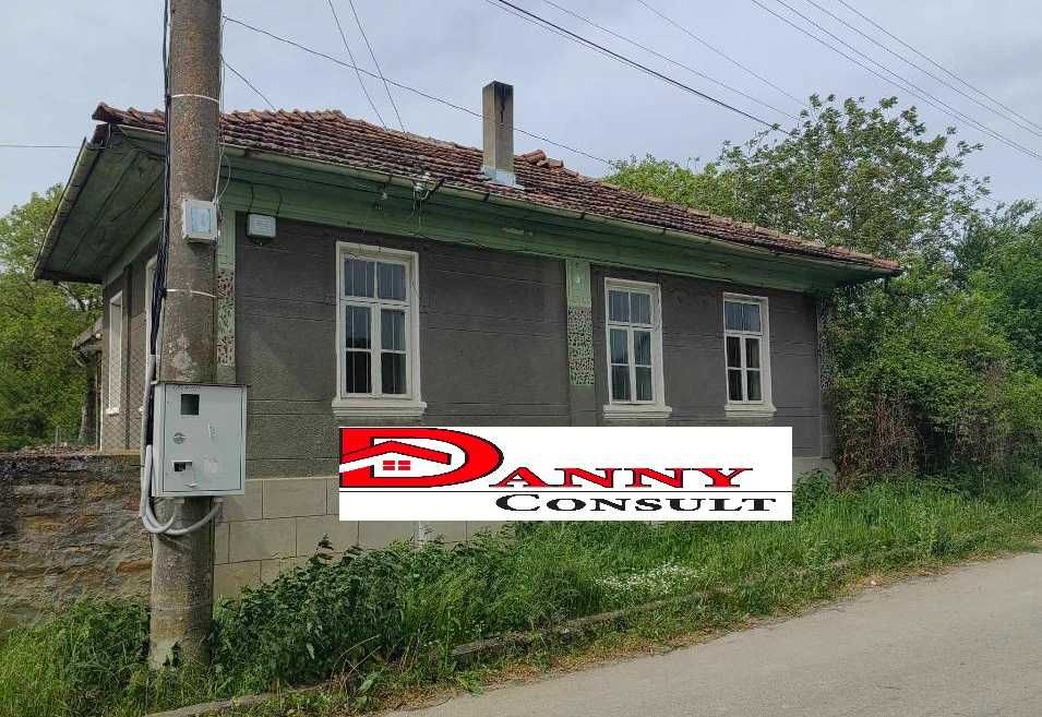 Едноетажна къща за продажба в с. Родина