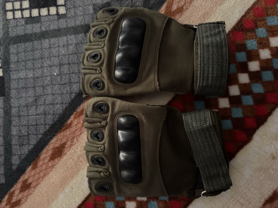 Перчатка для охоты или для мопеда