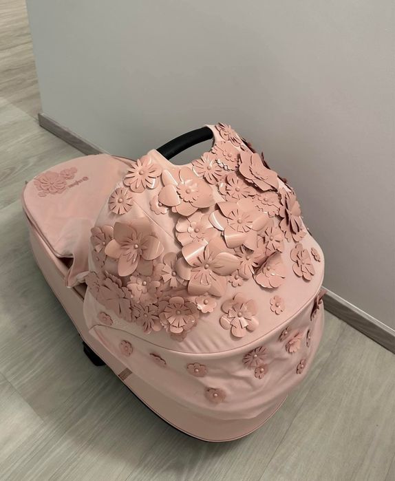 Vand Carucior Priam 4 Cybex roses