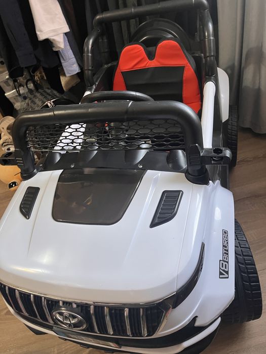 Продам машину детскую