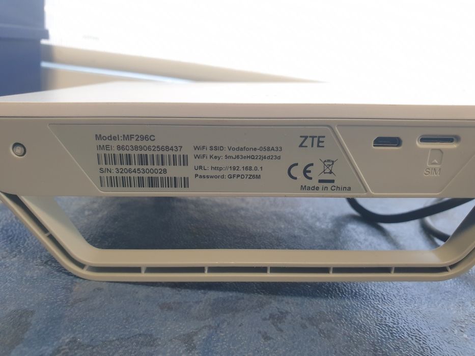 router Wi-Fi 4G/5G de la ZTE + antena externa