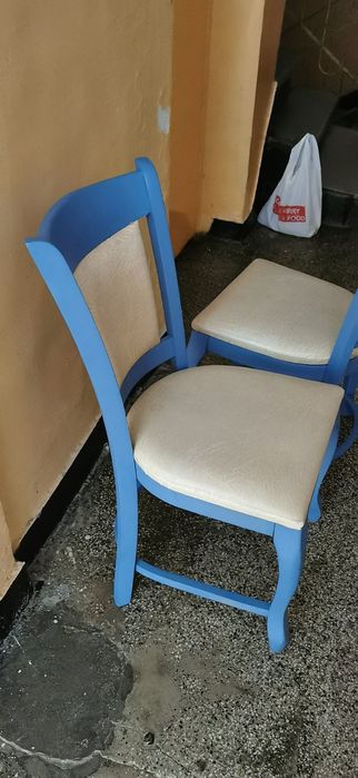 Трапези столове 6 броя.