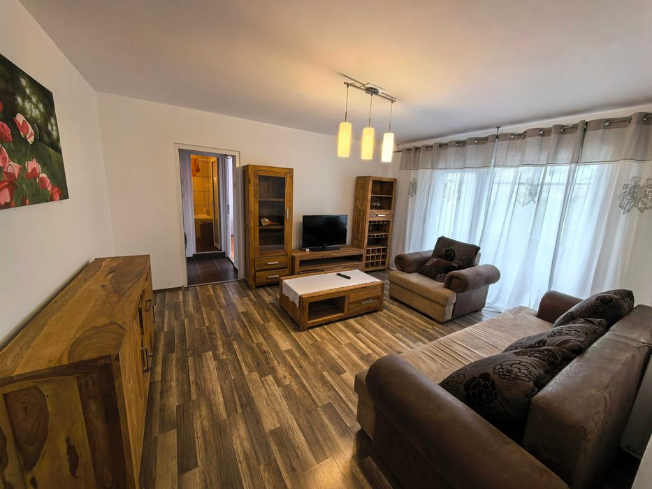 se inchiriaza apartament cu 3 camere cu loc parcare