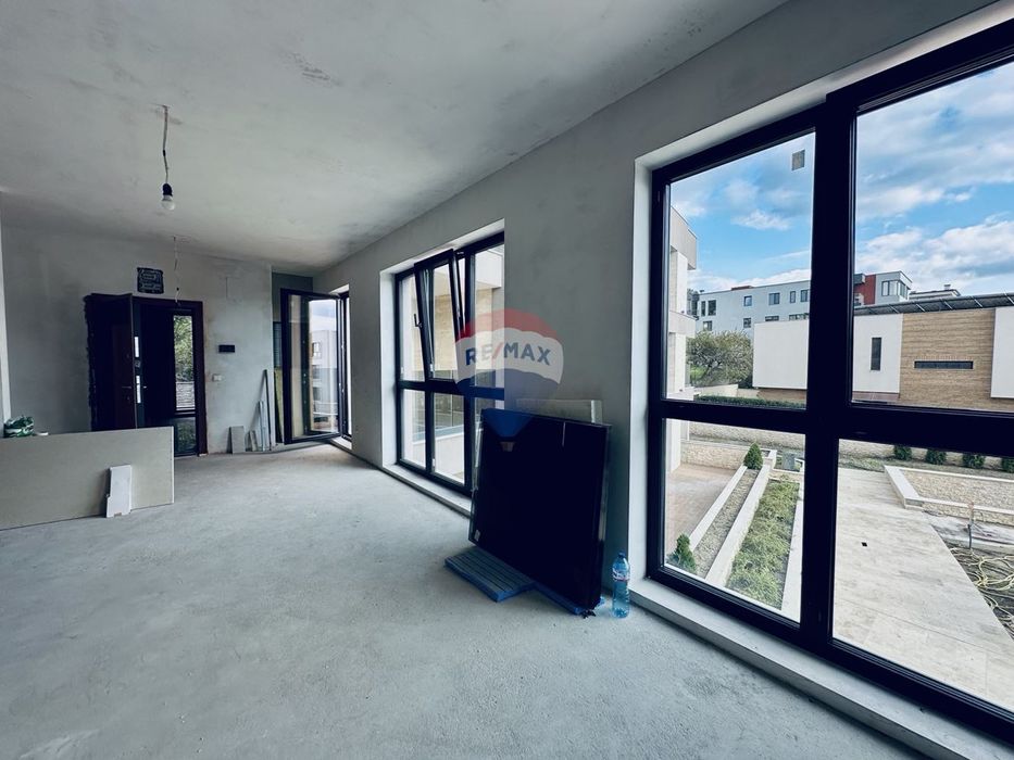 Продава се Тристаен апартамент в Варна, Бриз - 150 кв.м за 2160 €/кв.м - Снимка #9