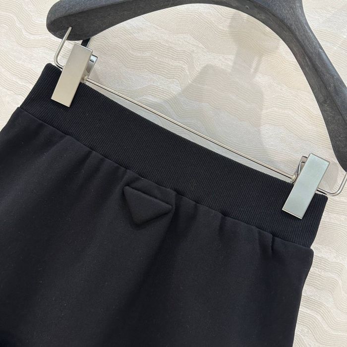 Къса пола на Prada