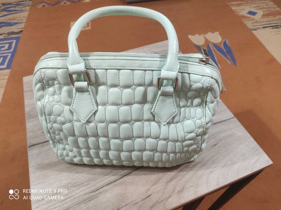 Кожанные балетки и сумка бирюзового цвета Цена за обе