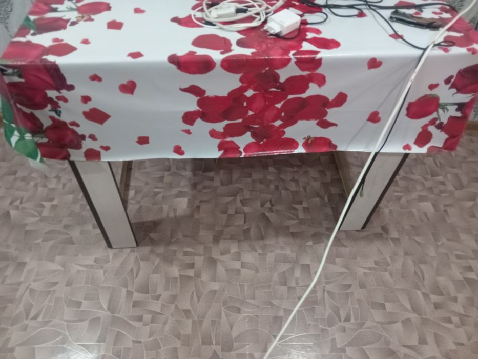 Продам стол  кухонный