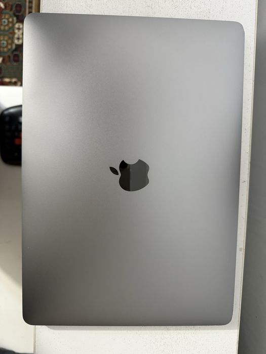 Macbook Pro 2018/i5/8/512