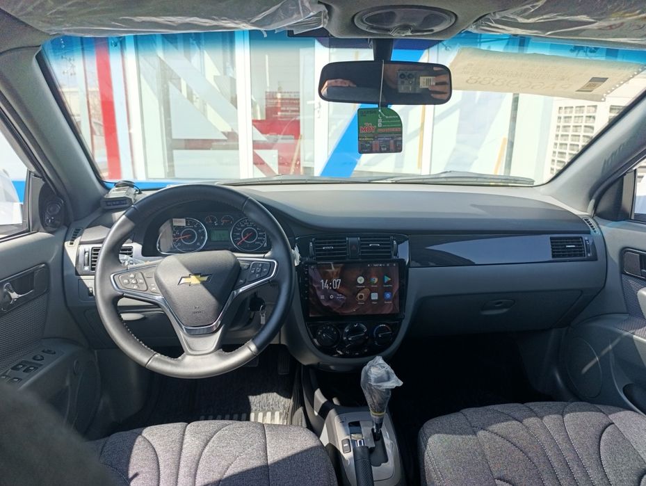 Jentra sotiladi bir qul minilgan moshin.