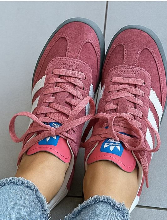 Продам женские кроссовки