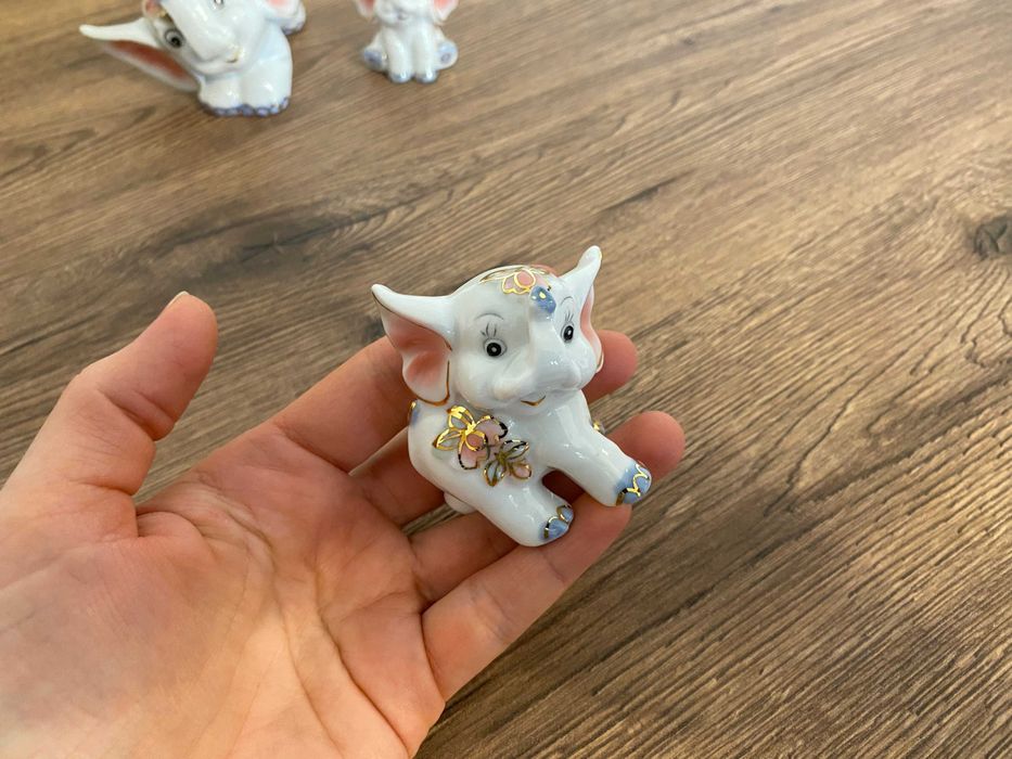 Продам трех слоненков