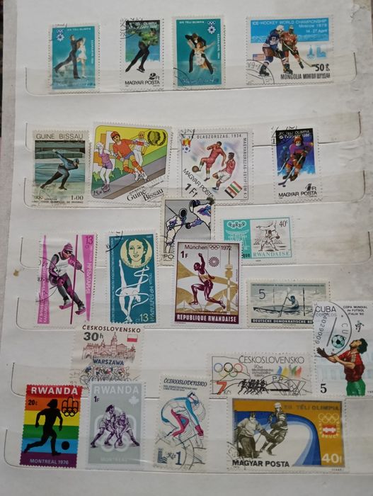 Vând carte cu timbre rare