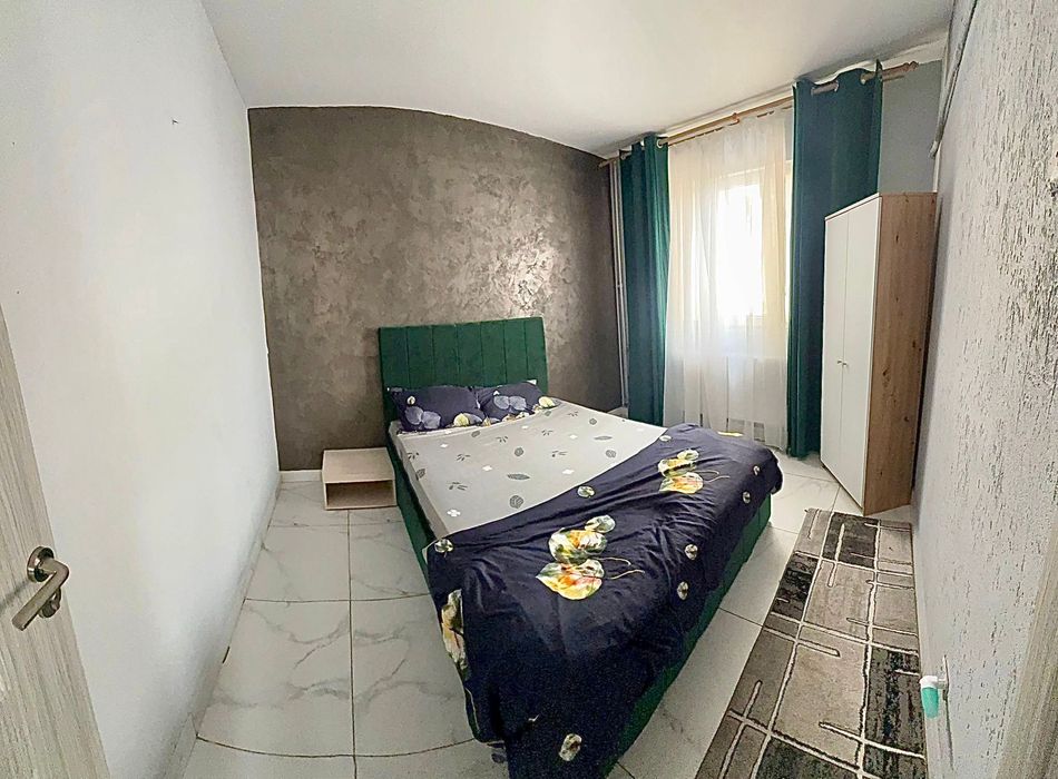 Vand apartament cu 3 camere decomandat