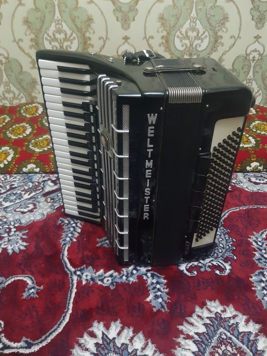 Akkardeon s5 sotiladi