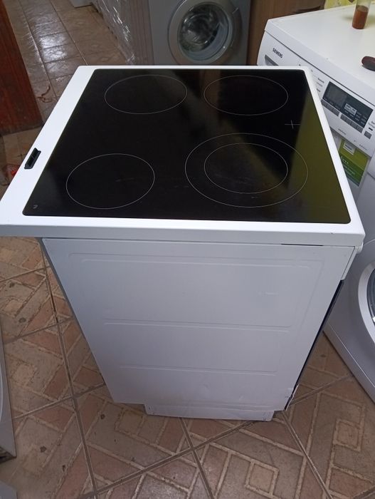 Свободно стояща печка с керамичен плот Voss  2 години Гаранция!