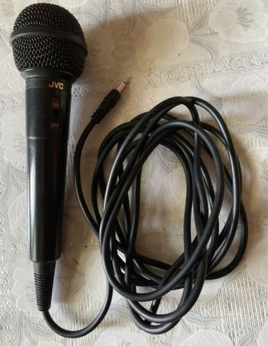 Микрофон JVC со шнуром