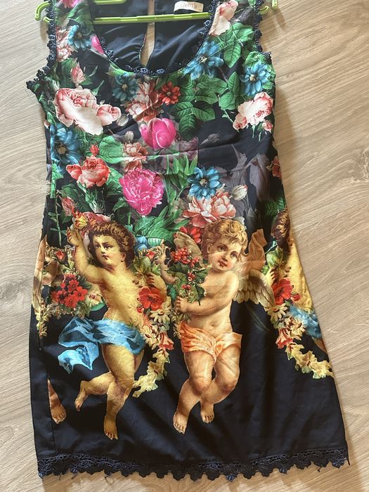 Страхотни рокли.