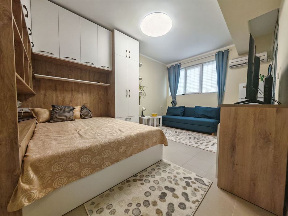 Модерно студио в Лазур на крачки от Морската градина