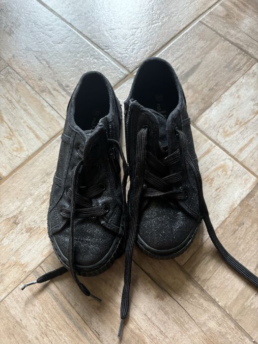 Детски обувки.                   .