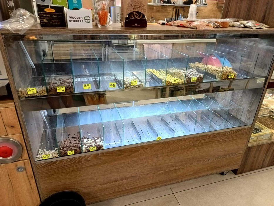 Витрина за насипни ядки