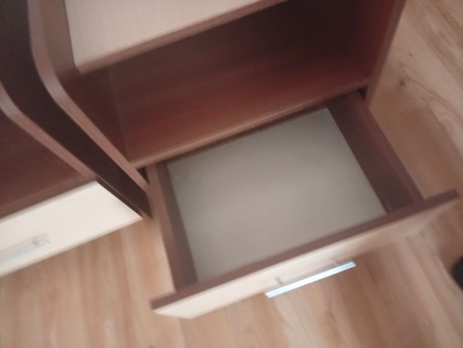 Тумбочки прикроватные — 2 шт.