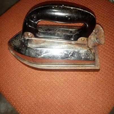 Ретро българска ютия