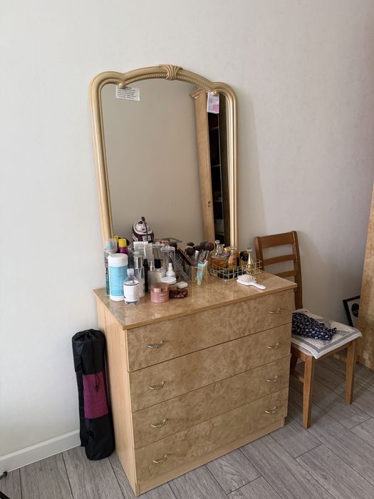 Продам спальный гарнитур