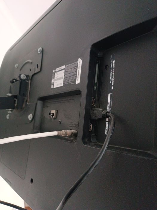 Продам телевизор в отличном состоянии смарт