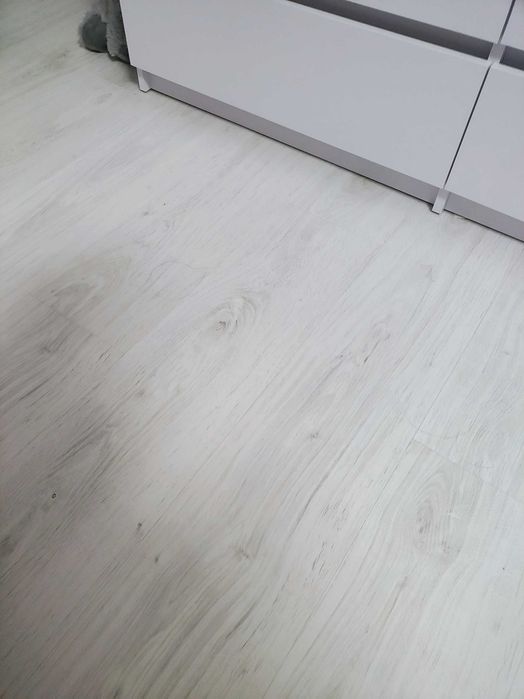 Parchet alb 1400x200x8mm , aspect elegant de lemn