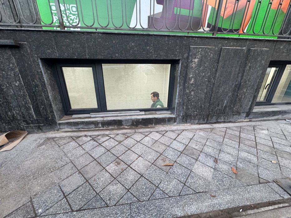 Продаётся цокольный этаж в Мухташам Muhtasham