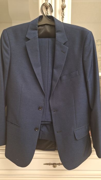 Продам Мужские костюмы