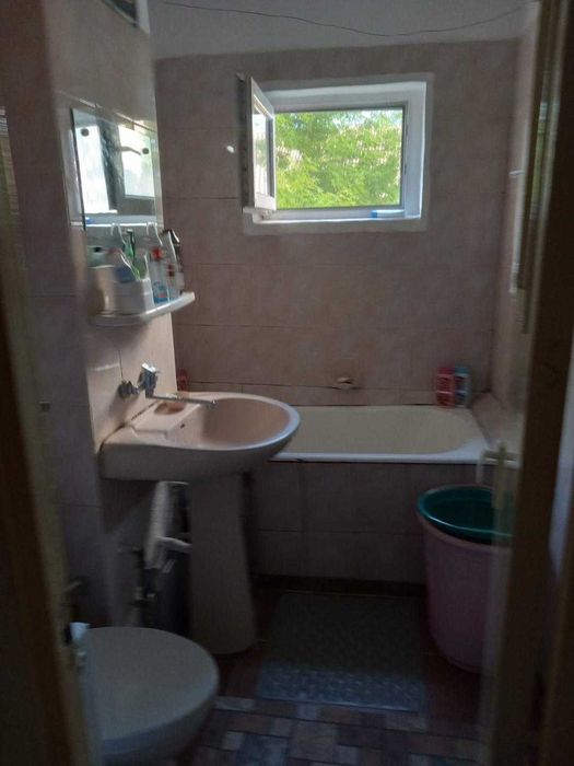 Particular vand apartament 4 camere in Rovine