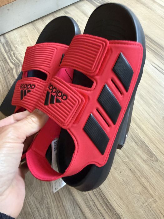 Оригинални нови юношески сандали adidas Altaswim 2.0 ! 33 н