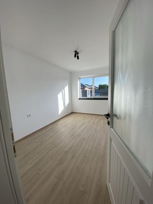 Dau in chirie casa in cartierul Viena