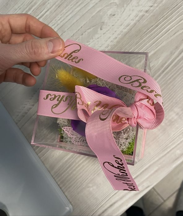 Cutie cadou „Best Wishes” cu trandafir de săpun si licheni 11,5×10 cm