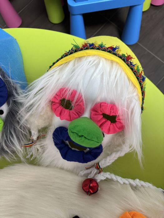 Masti traditionale  copii serbare