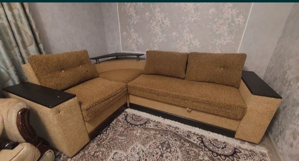 Угловой диван...